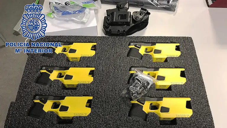 Pistolas eléctricas adquiridas por la Policía Nacional. CEDIDA