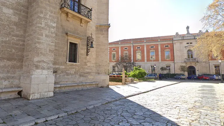 Campana de la plaza Santa Cruz de Valladolid.