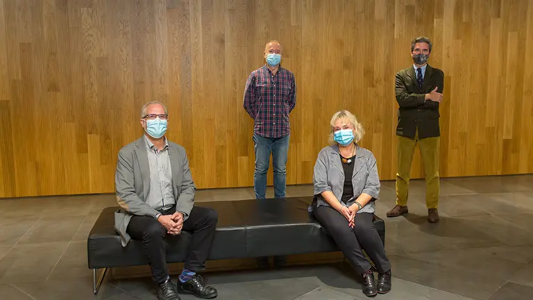 José María González, Jaime García del Barrio, Fernando Echarri y Mar Gracía, en la presentación de los programas escolares. UNIVERSIDAD DE NAVARRA