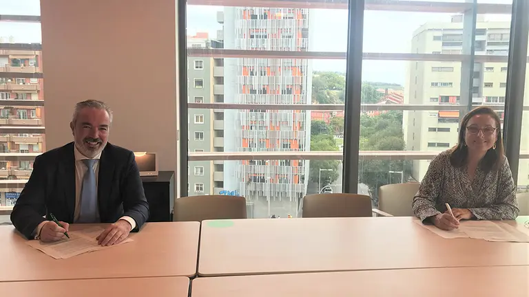 Carlos Seara, director de AgroBank, y Mireia Torres, presidenta de la PTV.