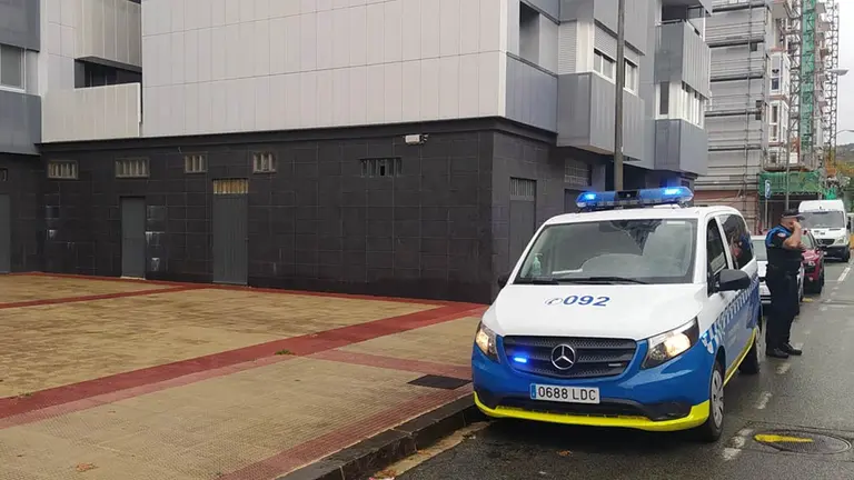 Vista de la bajera de la calle Mugazuri en Pamplona donde ha sido localizado el detenido por parte de la Policía Municipal de Pamplona. CEDIDA