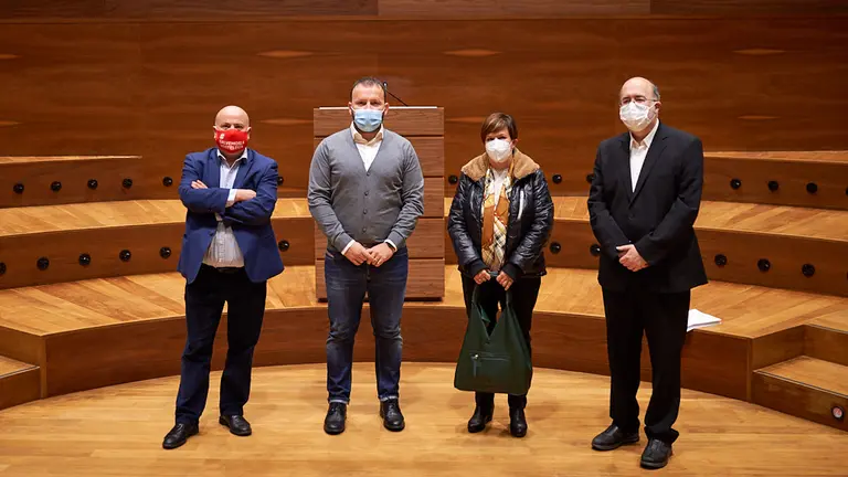 Sesión de trabajo para que representantes de la Asociación de Empresarios de Hostelería de Navarra (AEHN), Asociación Navarra de Pequeña Hostelería (ANAPEH) y Asociación de Empresas salas de fiesta, bares y discotecas de Navarra (ASBANA) expliquen la situación en su sector tras la aprobación de las últimas medidas contra el covid. MIGUEL OSÉS