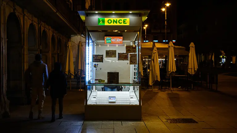 Caseta de la ONCE, en la plaza del Castillo. FERMÍN TORRANO