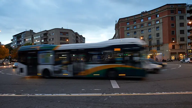 Las nuevas medidas por la segunda ola del coronavirus afectan al uso del transporte publico en la Comunidad Foral. MIGUEL OSÉS
