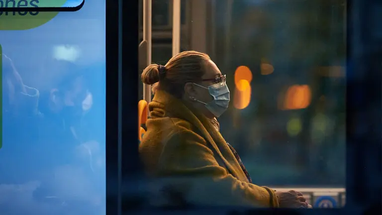 Las nuevas medidas por la segunda ola del coronavirus afectan al uso del transporte publico en la Comunidad Foral. MIGUEL OSÉS