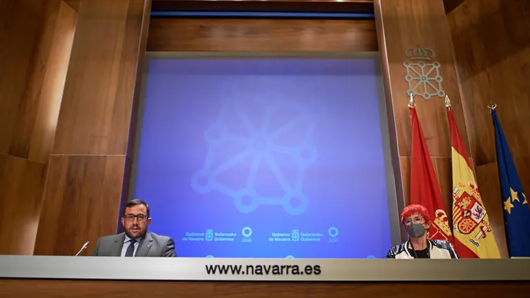 El vicepresidente primero y consejero de Presidencia, Igualdad, Función Pública e Interior, Javier Remírez; y la consejera de Salud, Santos Induráin; valoran la situación actual de la pandemia de COVID-19 en Navarra. MIGUEL OSÉS