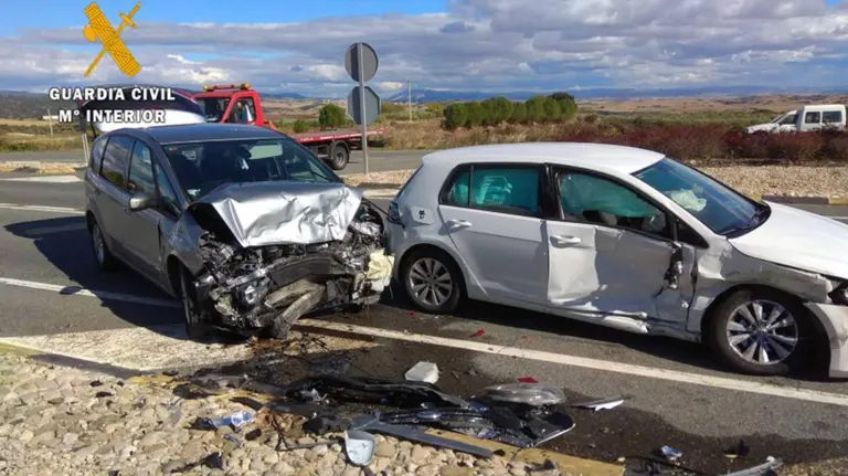 Accidente con tres vehículos implicados en la N-122 GUARDIA CIVIL
