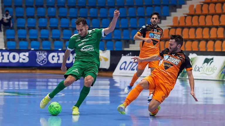 Partido de futbol sala entre Osasuna Xota - Burela Lugo jugado en el pabellón Anaitasuna de Pamplona. MIGUEL OSÉS