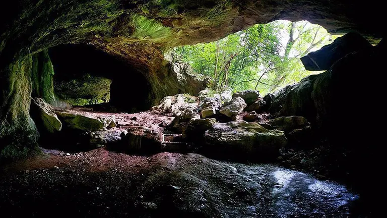 Cuevas de Zugarramurdi - GOBIERNO DE NAVARRA
El Departamento de Ordenación del Territorio, Vivienda, Paisaje y Proyectos Estratégicos del Gobierno de Navarra otorgará más de 120.000 euros a siete entidades pertenecientes a la Red Explora de Navarra para la ejecución de proyectos que promuevan el desarrollo territorial sostenible dentro de los espacios de la red. Entre las iniciativas destacan labores de mejora en la vía verde del Plazaola, la señalización de senderos en Tierras de Iranzu o nexos entre Metauten y Murieta.

ESPAÑA EUROPA SOCIEDAD NAVARRA
GOBIERNO DE NAVARRA