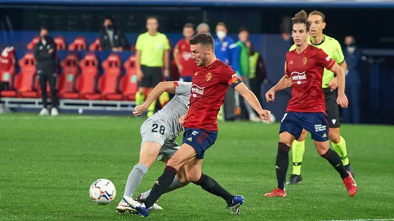 Partido del centenario jugado en el estadio de El Sadar de Pamplona entre Osasuna y Athletic de Bilbao correspondiente a la jornada número 7. MIGUEL OSÉS