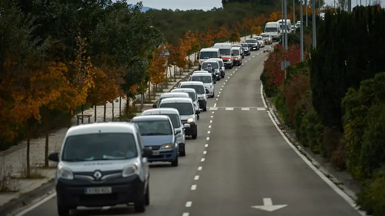concentración en coche, convocada por la Asociación de Hostelería y Turismo de Navarra y la Asociación Navarra de Pequeña Empresa de Hostelería, en protesta por el cierre de los establecimientos de hostelería por las medidas contra el Covid-19 del Gobierno de Navarra. MIGUEL OSÉS