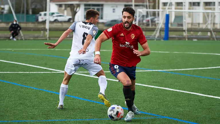 Osasuna Promesas se enfrenta al Tudelano en las instalaciones de Tajonar. MIGUEL OSÉS