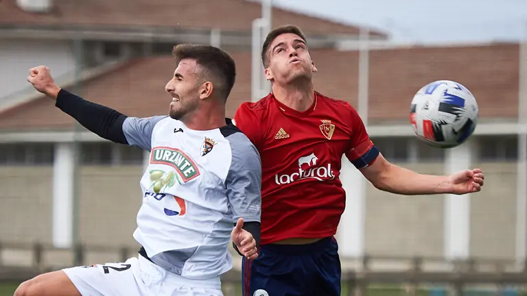 Osasuna Promesas se enfrenta al Tudelano en las instalaciones de Tajonar. MIGUEL OSÉS