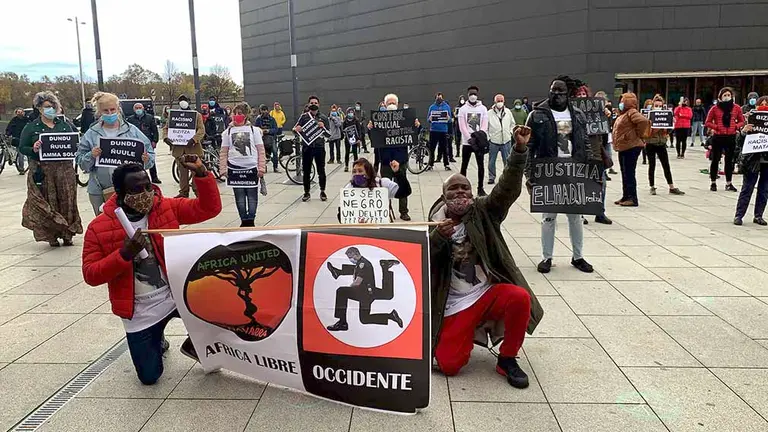 Un momento del acto celebrado en Pamplona en contra de la policía en Pamplona.