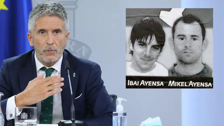 El ministro Marlaska, en una imagen junto a los dos asesinos de ETA a los que ha decidido acercar a Navarra sin pedir perdón, sin arrepentimiento y sin colaborar con la justicia. ARCHIVO