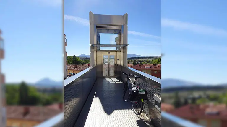 Ascensor de la calle Concepción Benítez de Pamplona. AYUNTAMIENTO DE PAMPLONA