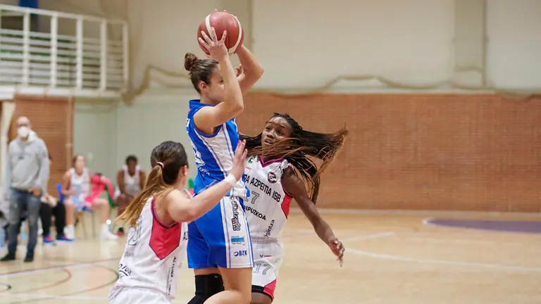 El FNB Ardoi de la Liga Femenina 2 de baloncesto recibe en casa al Azkoitia Azpeitia ISB en la cuarta jornada de liga. PABLO LASAOSA