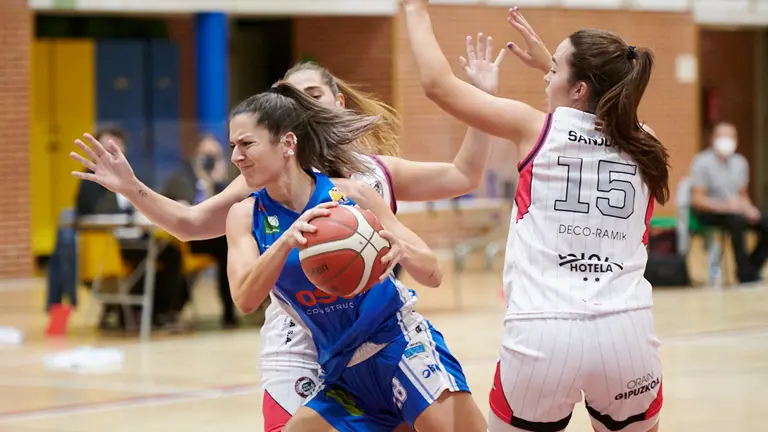 El FNB Ardoi de la Liga Femenina 2 de baloncesto recibe en casa al Azkoitia Azpeitia ISB en la cuarta jornada de liga. PABLO LASAOSA