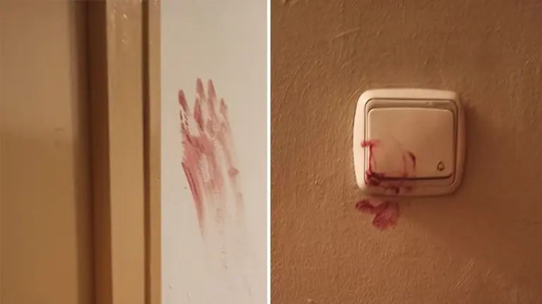 Marcas de sangre en el rellano de la vivienda de Tafalla en la que sucedieron los hechos. POLICÍA FORAL