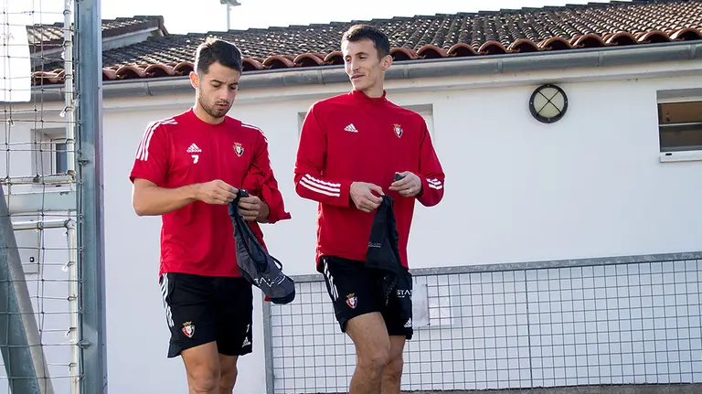 Jony Rodríguez y Ante Budimir en las instalaciones de Tajonar. CA Osasuna.