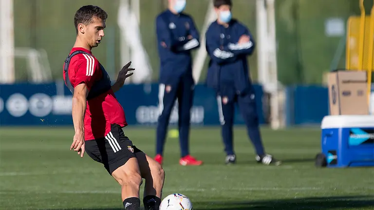 El centrocampista Lucas Torró en un entrenamiento en Tajonar. CA Osasuna.
