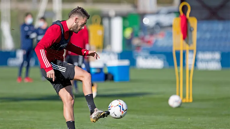 El jugador Roberto Torres en un entrenamiento en Tajonar. CA Osasuna.