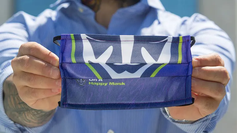Una de las mascarillas cedidas por el jugador de Osasuna Rubén García.