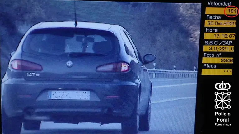 Imagen del radar de la Policía Foral fotografiando un vehículo a 161 kmh en la N121A. POLICÍA FORAL
