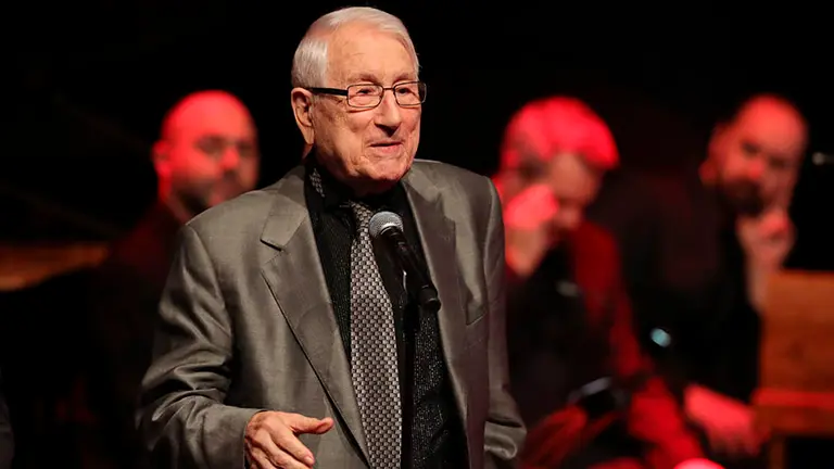 El saxofonista navarro Pedro Iturralde recibe el Premio Ojo Crítico Especial 2019, durante la XXX edición de los Premios &#34;El Ojo Crítico&#34;, otorgados este miércoles por RNE en Madrid. EFE/ Juanjo Martín