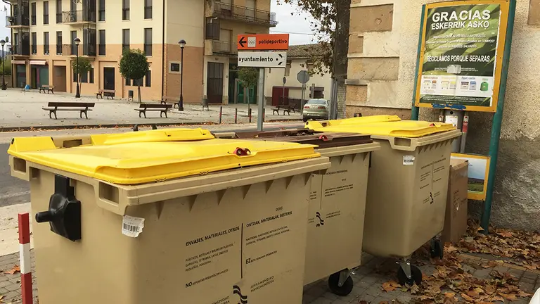 Contenedores de la Mancomunidad de Montejurra en Murieta. Navarra.com