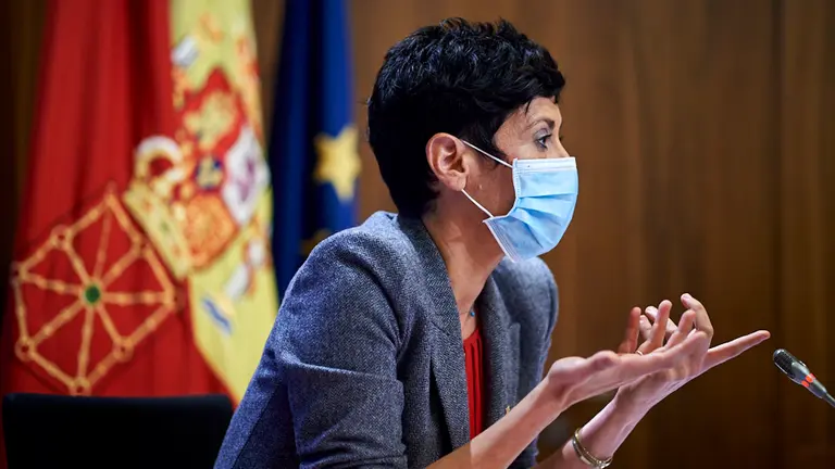 La consejera de Hacienda, Elma Sáiz y Javier Remírez, vicepresidente del Gobierno de Navarra, en rueda de prensa para presentar la propouesta de los Presupuestos 2021. PABLO LASAOSA