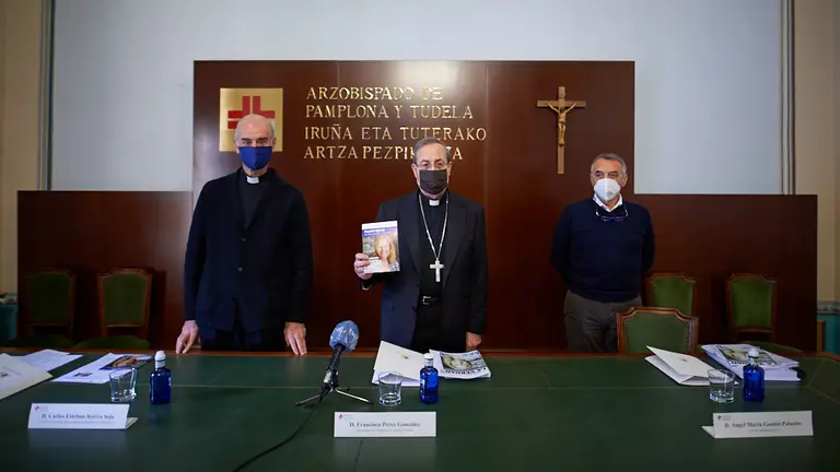 El arzobispo de Pamplona, Francisco Pérez, participa en la presentación del Día de la Iglesia Diocesana. MIGUEL OSÉS