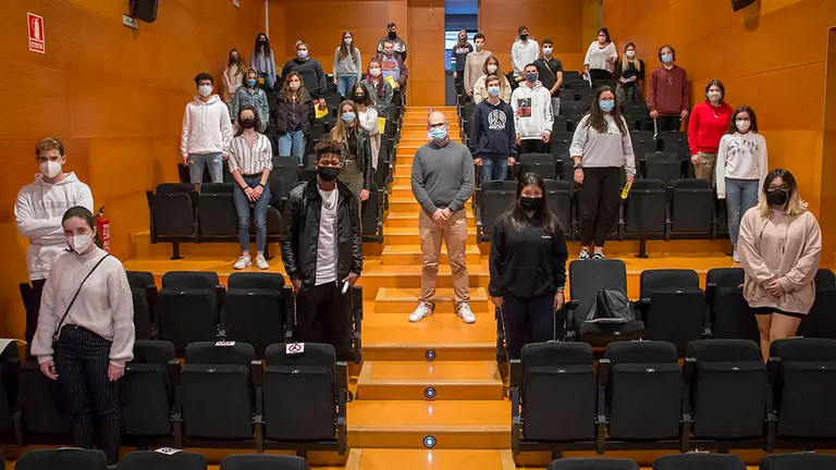 Algunos de los nuevos corresponsales informativos  en la Casa de la Juventud. JESÚS GARZARON