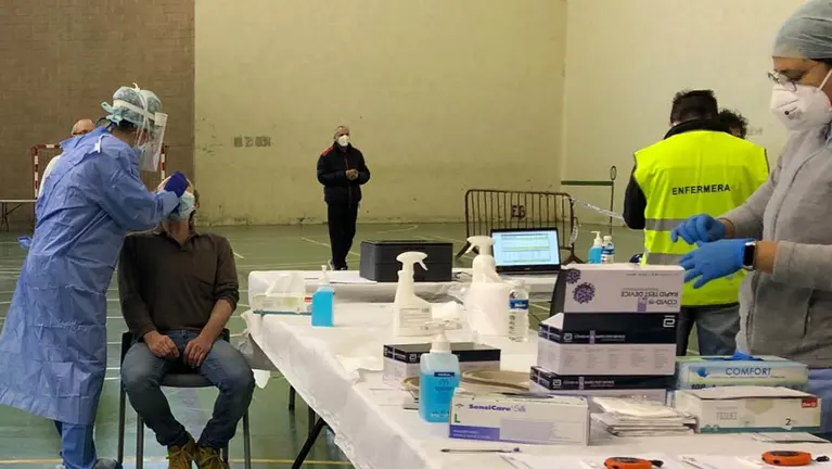 Cribado de detección de COVID-19 a unas 2.700 personas mayores de 14 años residentes en Ribaforada por un brote de coronavirus en la localidad.