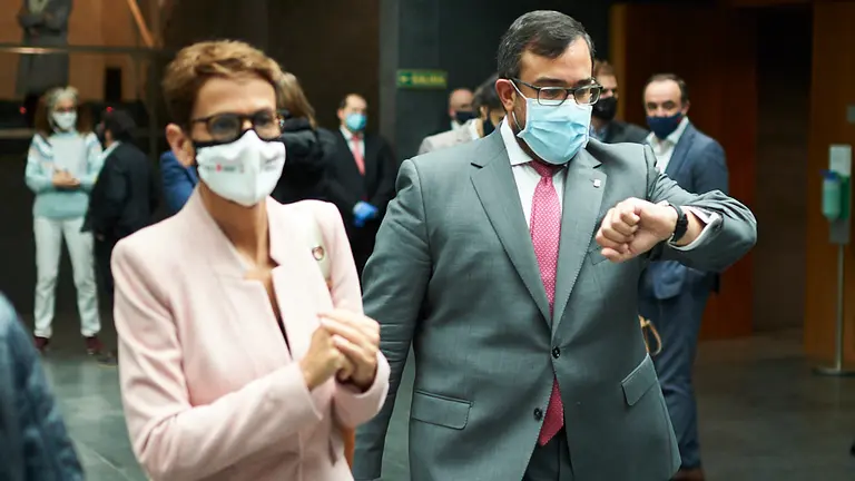 Javier Ramírez(d), vicepresidente junto a María Chivite, presidenta del Gobierno de Navarra
