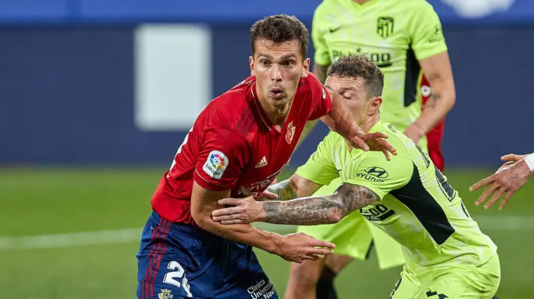 El jugador de Osasuna Lucas Torró en una jugada del partido ante el Atlético de Madrid. @LucasTorro