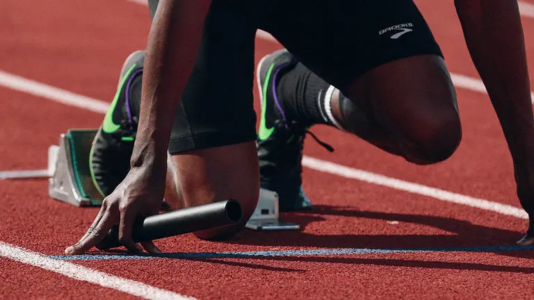 Un atleta preparado en la línea de salida. ARCHIVO
