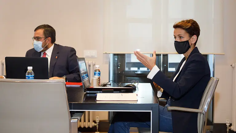 La presidenta María Chivite junto al vicepresidente Remírez en una sesión de Gobierno celebrada de forma telemática con el resto de consejeros por la Covid. CEDIDA