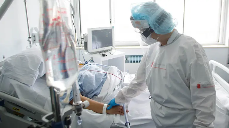 Atención a pacientes con coronavirus en el Complejo Hospitalario de Navarra en las plantas para enfermos con Covid-19. GOBIERNO DE NAVARRA (7)