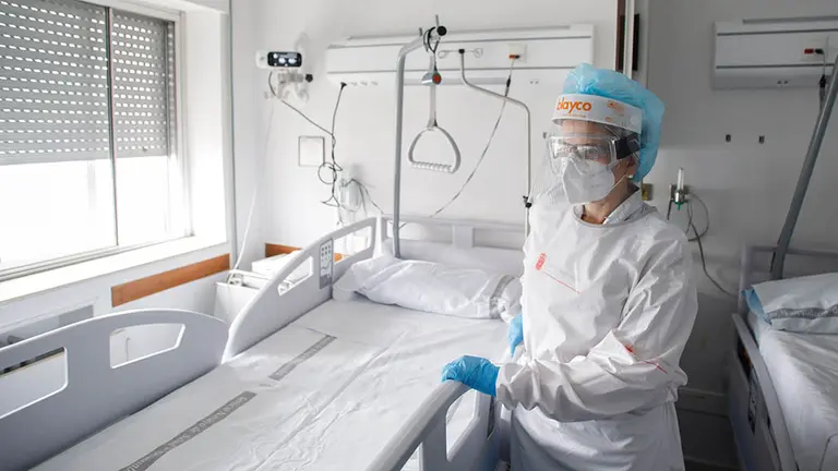 Atención a pacientes con coronavirus en el Complejo Hospitalario de Navarra en las plantas para enfermos con Covid-19. GOBIERNO DE NAVARRA (11)