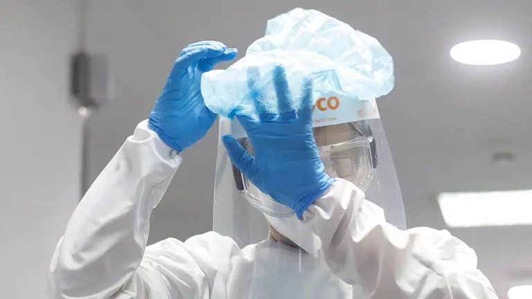 Atención a pacientes con coronavirus en el Complejo Hospitalario de Navarra en las plantas para enfermos con Covid-19. GOBIERNO DE NAVARRA (15)