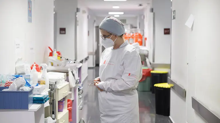 Atención a pacientes con coronavirus en el Complejo Hospitalario de Navarra en las plantas para enfermos con Covid-19. GOBIERNO DE NAVARRA (18)