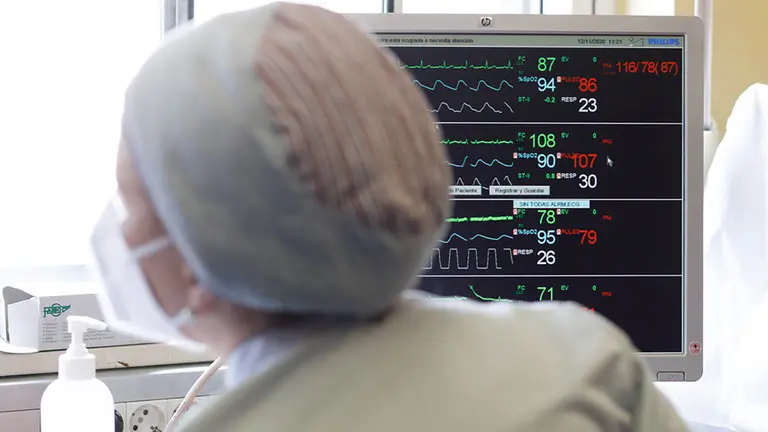 Atención a pacientes con coronavirus en el Complejo Hospitalario de Navarra en las plantas para enfermos con Covid-19. GOBIERNO DE NAVARRA (19)