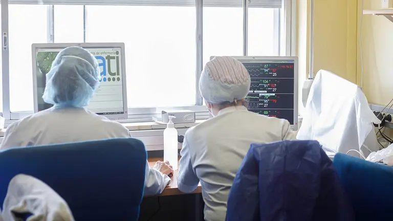 Atención a pacientes con coronavirus en el Complejo Hospitalario de Navarra en las plantas para enfermos con Covid-19. GOBIERNO DE NAVARRA (20)