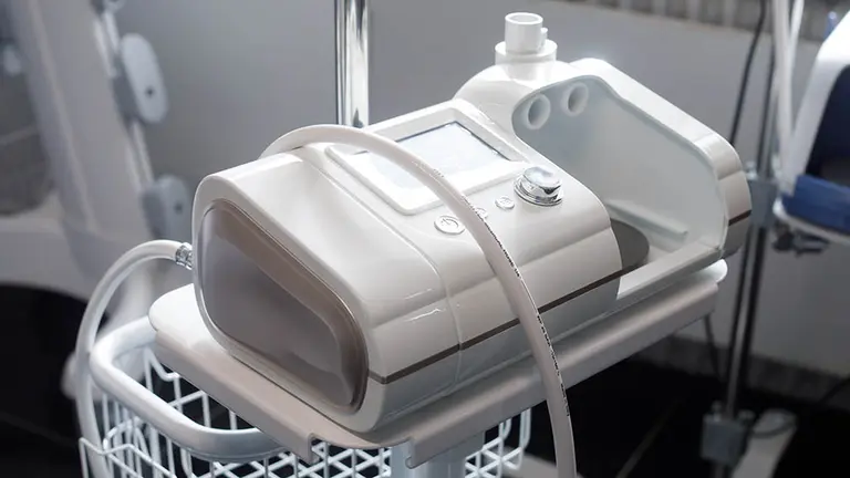 Atención a pacientes con coronavirus en el Complejo Hospitalario de Navarra en las plantas para enfermos con Covid-19. GOBIERNO DE NAVARRA (24)