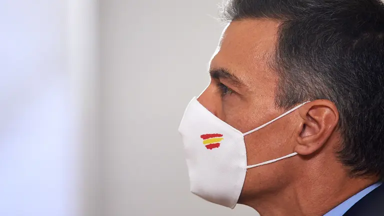 El presidente del Gobierno de España, Pedro Sánchez, presenta el plan de recuperación económica 'España Puede' en un acto en el que participa también la presidenta del Gobierno de Navarra, María Chivite. MIGUEL OSÉS