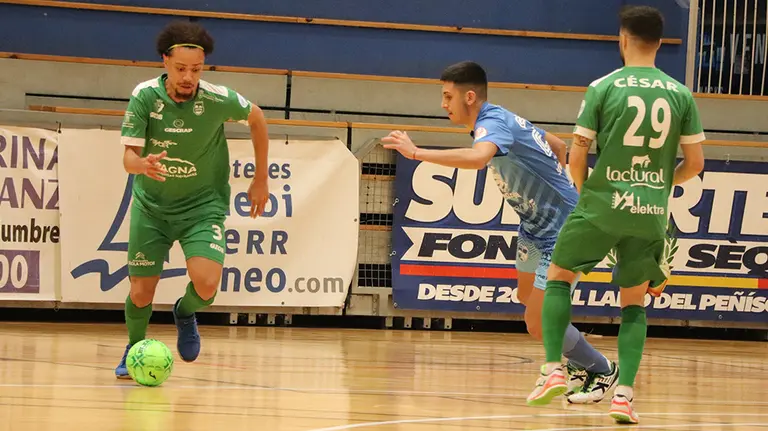 Partido de fútbol sala entre el Peñíscola y Osasuna Xota. @peniscolafs.