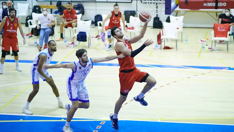 El bBasket Navarra se enfrenta al Torrons Vicens Hospitalet en Pamplona. PABLO LASAOSA