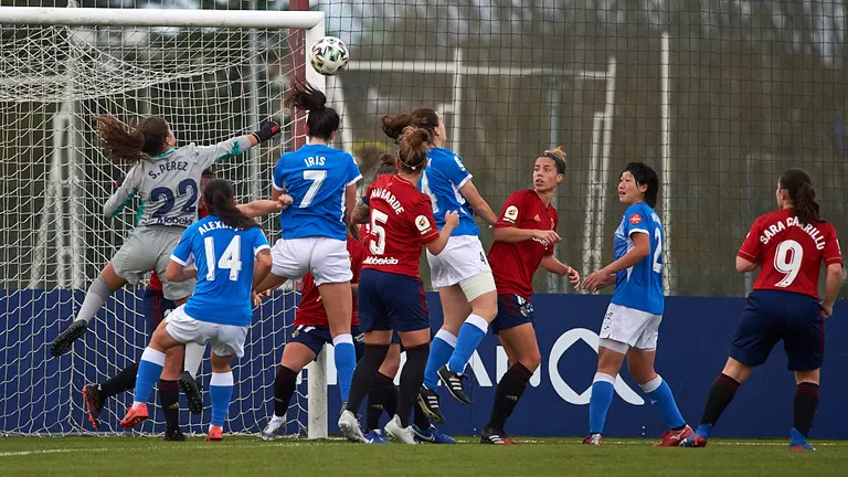 Osasuna Femenino se enfrenta a SE AEM Lleida en las instalaciones de Tajonar. MIGUEL OSÉS