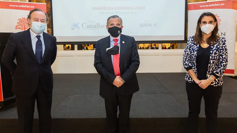 De Izda a dcha. José Luis Blanco (IEF), Francisco Esparza (ADEFAN) e Isabel Moreno (CaixaBank). CEDIDA